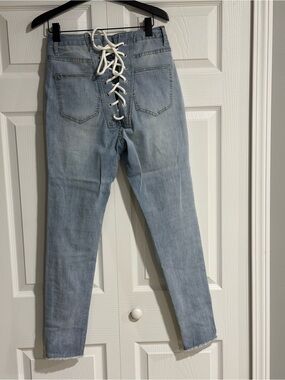 AKIRA Light Blue Lace-Up High-Waist Skinny Jeans